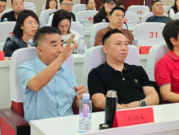 歡迎牛商匯的貴賓們蒞臨青島中邦凌電器有限公司——交流與共進 歡迎牛商匯的貴賓們蒞臨青島中邦凌電器有限公司——交流與共進