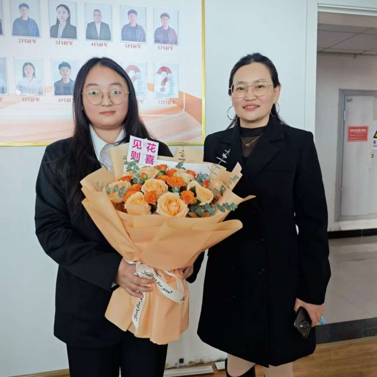 青島安捷能慶賀同事入職一周年——共賀成長，閃耀團(tuán)隊之光   